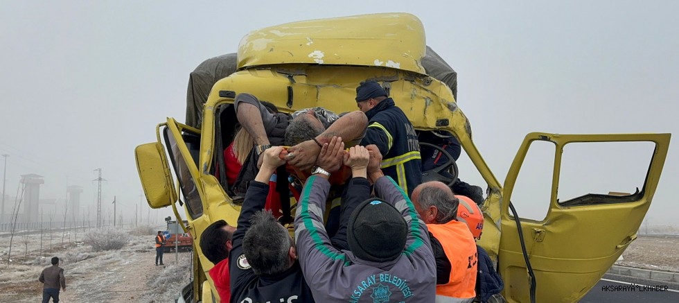 KAZADA SIKIŞAN SÜRÜCÜYÜ İTFAİYE KURTARDI