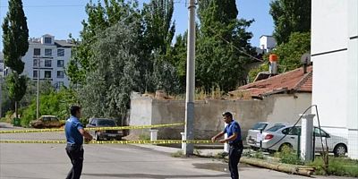 Aksaray'da direk devrilmesi sonucu işçi ağır yaralandı