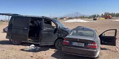  AKSARAY'DA TRAFİK KAZASI: 4'Ü ÇOCUK 8 KİŞİ YARALANDI